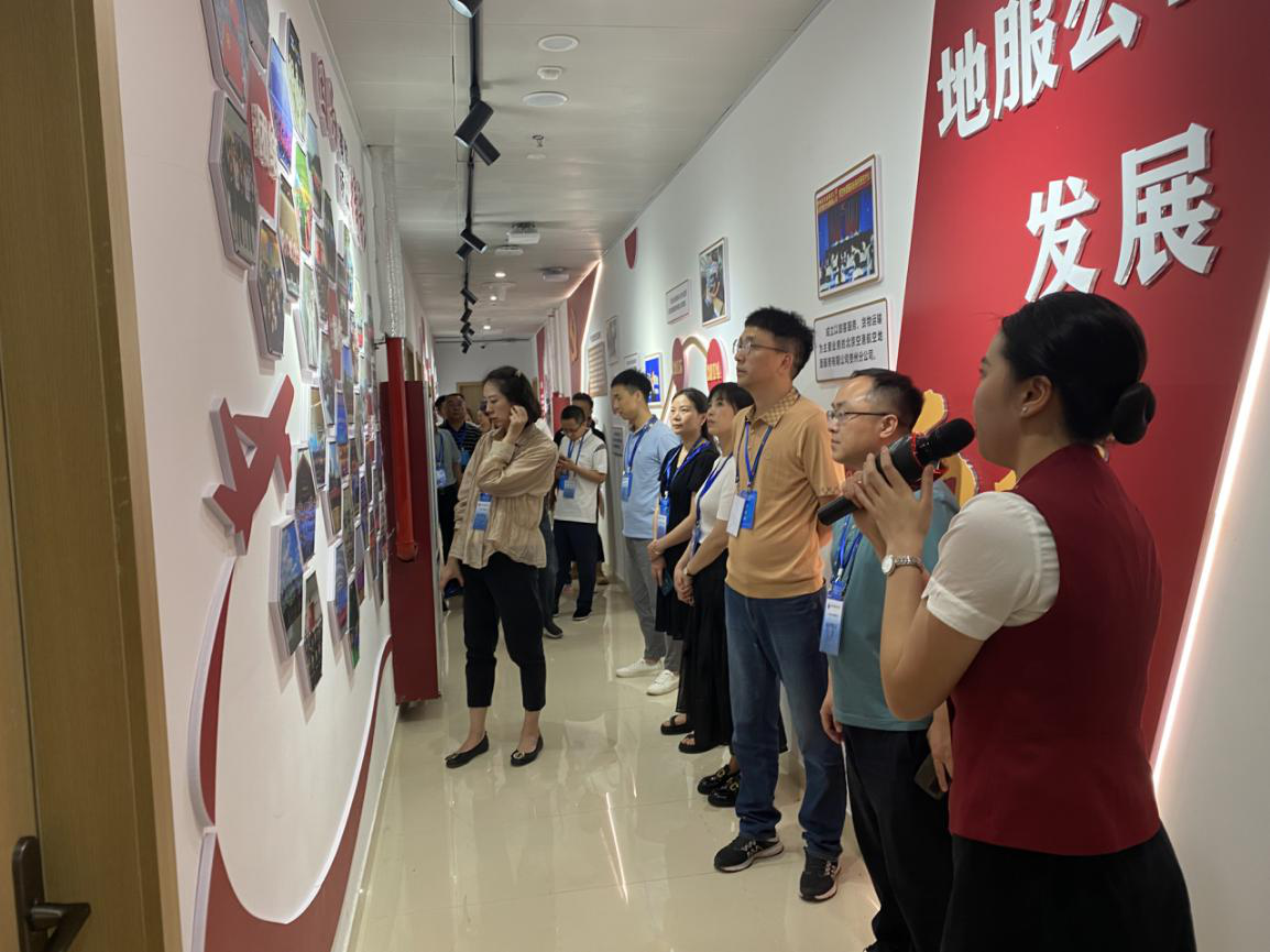 参观地服公司“畅行航旅”党建宣介阵地1.png