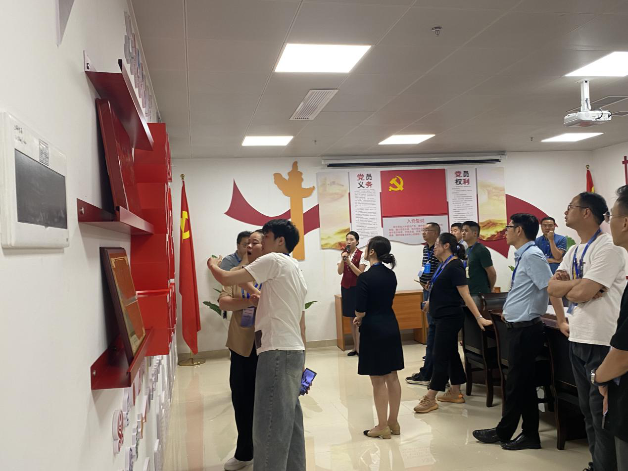 参观地服公司“畅行航旅”党建宣介阵地3.png